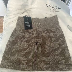 💚NWT NVGTN CAMO SEAMLESS SHORTS💚